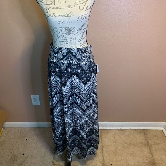 Studio 253 patterned skirt - Picture 1 of 8